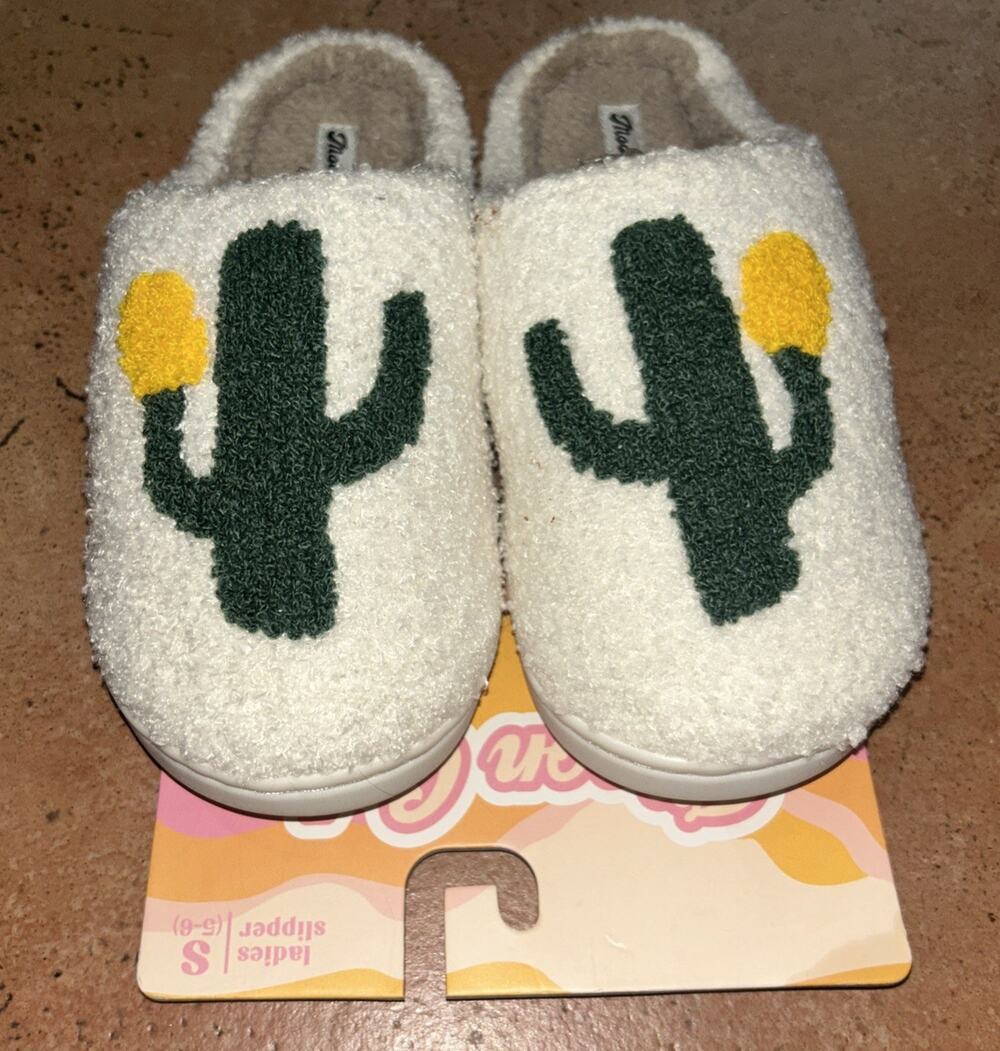 Ladies SMALL 5-6 Women's Moon Cactus Cake Slippers NWT  Indoor/Outdoor